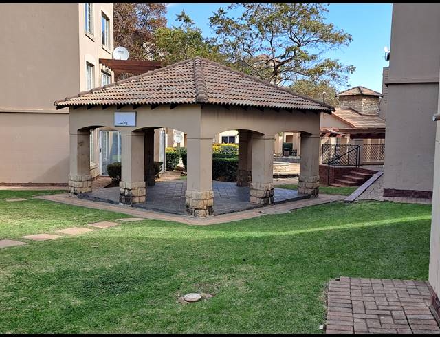 2 BEDROOM TOWNHOUSE FOR SALE IN CASTLEVIEW